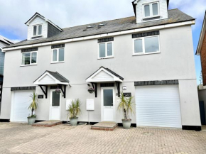 Modern spacious 4Bed House in Porth Newquay Brambl